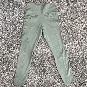 Nike women’s yoga green 7/8 leggings